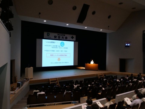 安全大会・講話中の様子（会場・左）